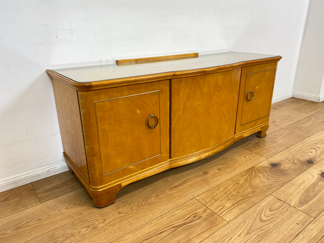 WMK I Formschönes helles Mid-Century Sideboard aus vollem Holz mit Schubladen, abnehmbarer Glasauflage und Messingbeschlag I Kommode Schrank Wäschekommode TV Lowboard Vintage 60er Berlin Passau Bremen