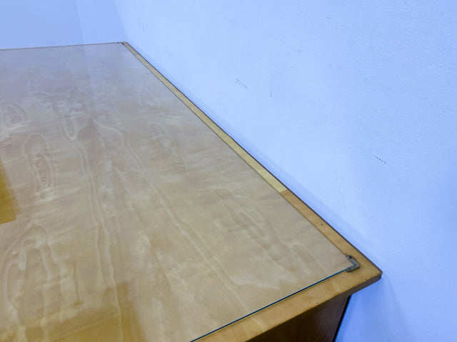 WMK I Freundliches helles Mid-Century Sideboard aus vollem Holz mit schönen Originalgriffen, Glasauflage & Schubladen I Kommode Lowboard Wäschekommode TV Board Bank Vintage 50er 60er Berlin Bremen NRW