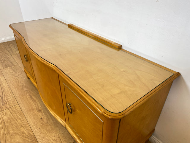 WMK I Formschönes helles Mid-Century Sideboard aus vollem Holz mit Schubladen, abnehmbarer Glasauflage und Messingbeschlag I Kommode Schrank Wäschekommode TV Lowboard Vintage 60er Berlin Passau Bremen