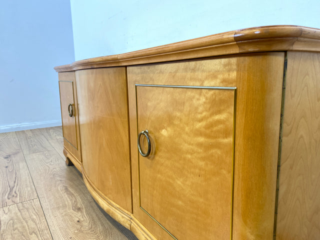 WMK I Formschönes helles Mid-Century Sideboard aus vollem Holz mit Schubladen, abnehmbarer Glasauflage und Messingbeschlag I Kommode Schrank Wäschekommode TV Lowboard Vintage 60er Berlin Passau Bremen
