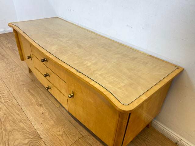 WMK I Freundliches helles Mid-Century Sideboard aus vollem Holz mit schönen Originalgriffen, Glasauflage & Schubladen I Kommode Lowboard Wäschekommode TV Board Bank Vintage 50er 60er Berlin Bremen NRW