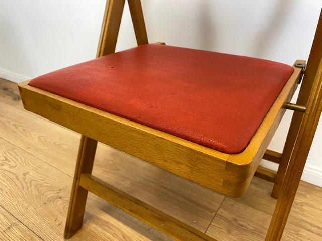 WMK # 1/11 Stylish, comfortable and stable Scandinavian mid-century folding chair with red imitation leather cover, stackable # Stacking chair, wooden chair, kitchen chair, balcony chair, school chair, vintage 60s