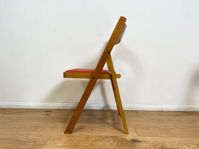 WMK # 1/11 Stylish, comfortable and stable Scandinavian mid-century folding chair with red imitation leather cover, stackable # Stacking chair, wooden chair, kitchen chair, balcony chair, school chair, vintage 60s
