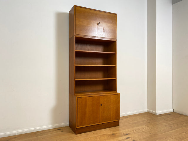 WMK # Stilvoller und sehr gut erhaltener hoher und modularer Mid-Century Bücherschrank aus 1960 in Teakholz # Schrank Highboard Regal Wohnzimmerschrank Bücherregal Schrankwand Regalwand Vintage Teak