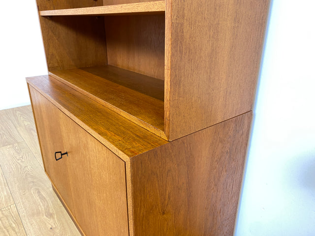 WMK # Stilvoller und sehr gut erhaltener hoher und modularer Mid-Century Bücherschrank aus 1960 in Teakholz # Schrank Highboard Regal Wohnzimmerschrank Bücherregal Schrankwand Regalwand Vintage Teak