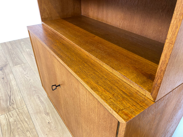 WMK # Stilvoller und sehr gut erhaltener hoher und modularer Mid-Century Bücherschrank aus 1960 in Teakholz # Schrank Highboard Regal Wohnzimmerschrank Bücherregal Schrankwand Regalwand Vintage Teak