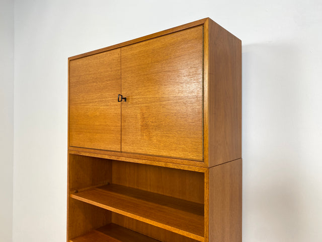 WMK # Stilvoller und sehr gut erhaltener hoher und modularer Mid-Century Bücherschrank aus 1960 in Teakholz # Schrank Highboard Regal Wohnzimmerschrank Bücherregal Schrankwand Regalwand Vintage Teak