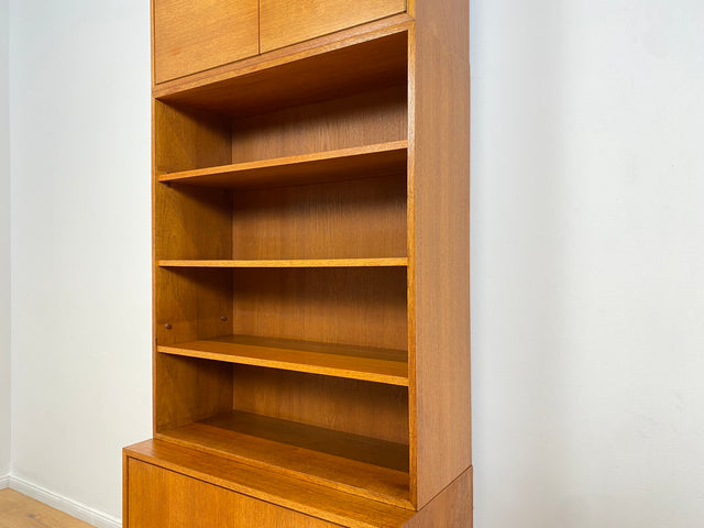 WMK # Stilvoller und sehr gut erhaltener hoher und modularer Mid-Century Bücherschrank aus 1960 in Teakholz # Schrank Highboard Regal Wohnzimmerschrank Bücherregal Schrankwand Regalwand Vintage Teak