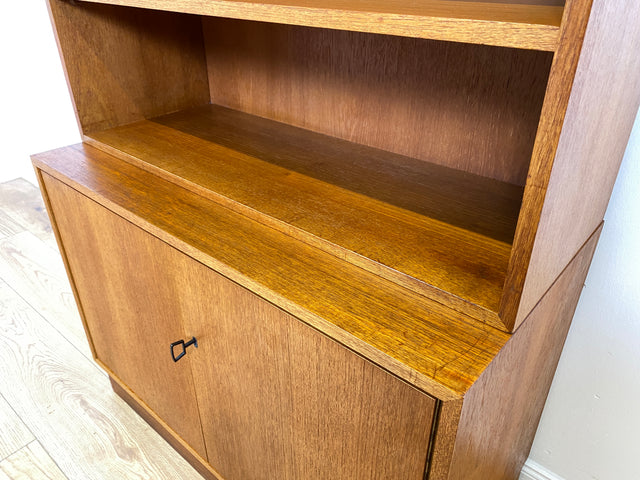 WMK # Stilvoller und sehr gut erhaltener hoher und modularer Mid-Century Bücherschrank aus 1960 in Teakholz # Schrank Highboard Regal Wohnzimmerschrank Bücherregal Schrankwand Regalwand Vintage Teak