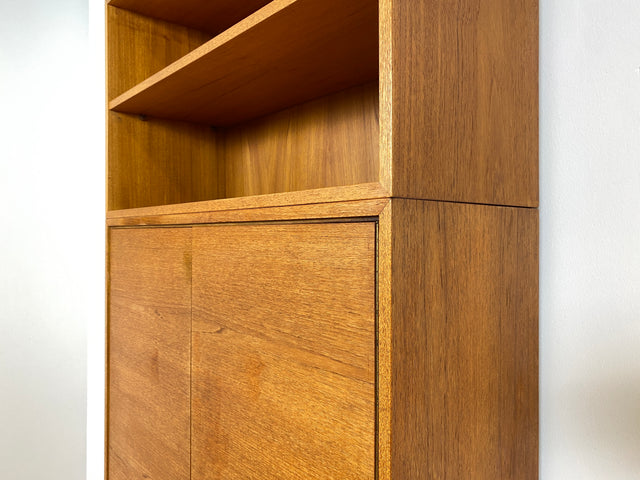 WMK # Stilvolles und sehr gut erhaltenes hohes & modulares Mid-Century Highboard aus 1960 in Teakholz mit Schubladen und Regal # Schrank Bücherschrank Wäscheschrank Regalwand Schrankwand Vintage Teak