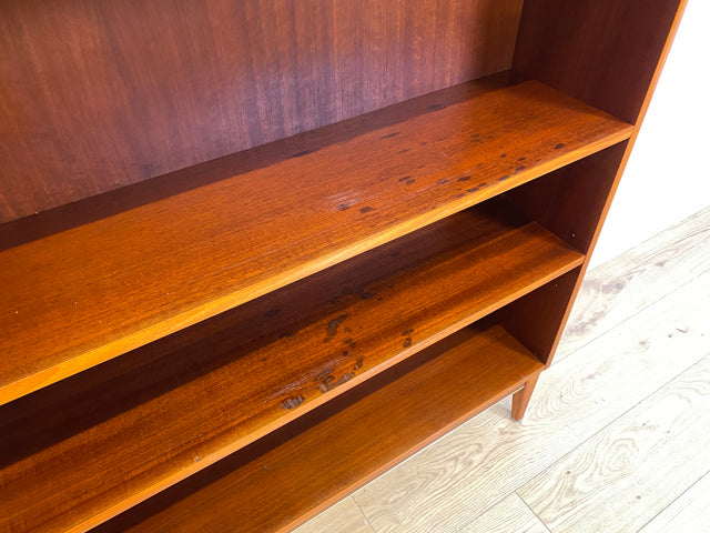 WMK # Stilvolles & gut erhaltenes hohes skandinavisches Bücherregal aus vollem Holz mit verstellbaren Regalböden # Regal Bücherschrank Holzregal Küchenregal Mid-Century Vintage 60er # Versand möglich
