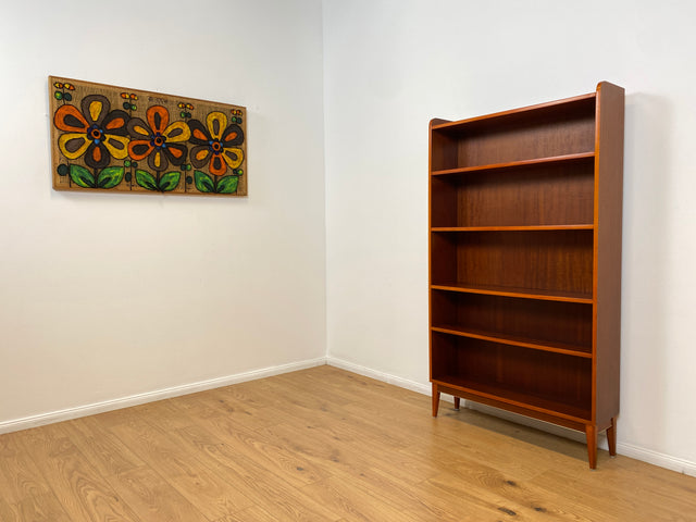 WMK # Stilvolles & gut erhaltenes hohes skandinavisches Bücherregal aus vollem Holz mit verstellbaren Regalböden # Regal Bücherschrank Holzregal Küchenregal Mid-Century Vintage 60er # Versand möglich