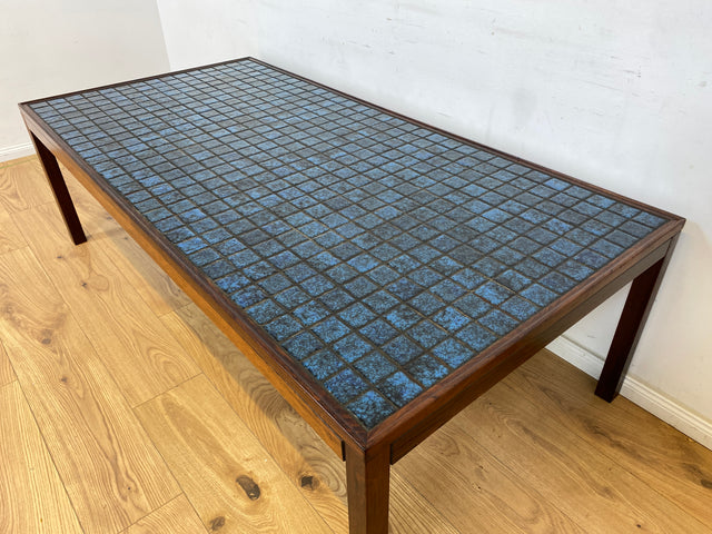 WMK Stilvoller & sehr gut erhaltener skandinavischer Couchtisch aus Palisander mit kunstvollen Fliesen # Tisch Wohnzimmertisch Beistelltisch Fliesentisch Coffee Table Vintage Mid-Century Danish Design