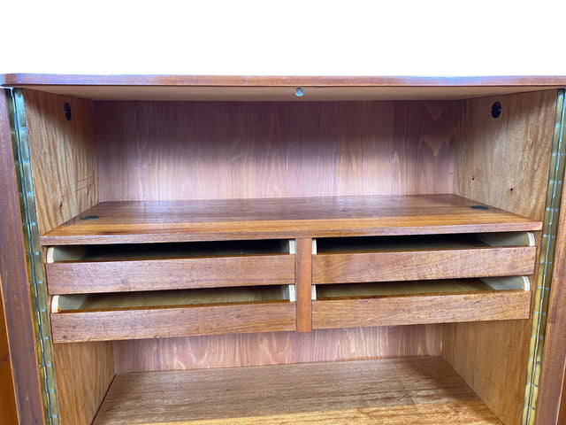 WMK Hochwertiger und gut erhaltener Mid-Century Wäscheschrank aus Vollholz in Mahagoni mit innenliegenden Schubladen # Schrank Highboard Kleiderschrank Wardrobe Flurschrank Schuhschrank Vintage 60er