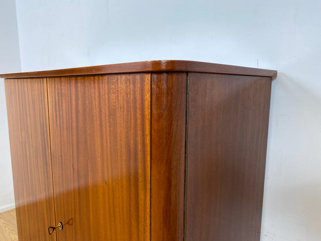 WMK Hochwertiger und gut erhaltener Mid-Century Wäscheschrank aus Vollholz in Mahagoni mit innenliegenden Schubladen # Schrank Highboard Kleiderschrank Wardrobe Flurschrank Schuhschrank Vintage 60er