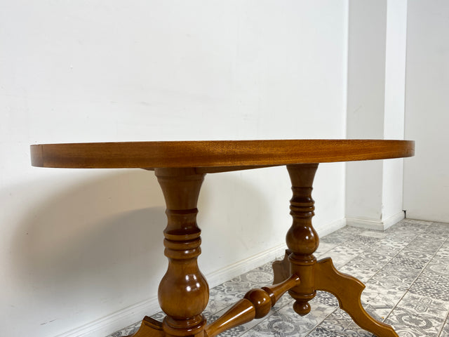 WMK Pretty and well-preserved coffee table with beautiful turned table legs &amp; beautiful grain # Salon table living room table coffee table side table period furniture vintage # Delivery possible