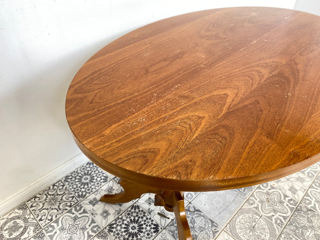 WMK Pretty and well-preserved coffee table with beautiful turned table legs &amp; beautiful grain # Salon table living room table coffee table side table period furniture vintage # Delivery possible