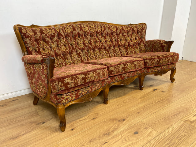 WMK Pompöses, bequemes und sehr gut erhaltenes Vintage Sofa im Stile des Rokoko mit hochwertigem Brokat Stoffbezug und reichverziertem Nussbaum Rahmen # Couch Chaiselongue Barock Chippendale Vintage