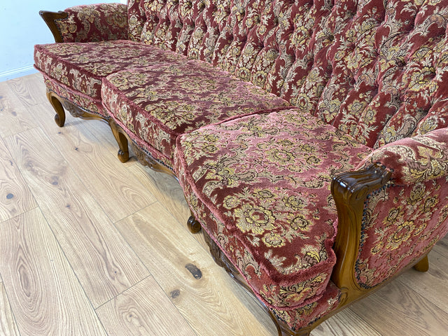 WMK Pompöses, bequemes und sehr gut erhaltenes Vintage Sofa im Stile des Rokoko mit hochwertigem Brokat Stoffbezug und reichverziertem Nussbaum Rahmen # Couch Chaiselongue Barock Chippendale Vintage