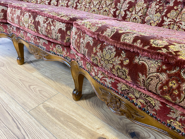 WMK Pompöses, bequemes und sehr gut erhaltenes Vintage Sofa im Stile des Rokoko mit hochwertigem Brokat Stoffbezug und reichverziertem Nussbaum Rahmen # Couch Chaiselongue Barock Chippendale Vintage