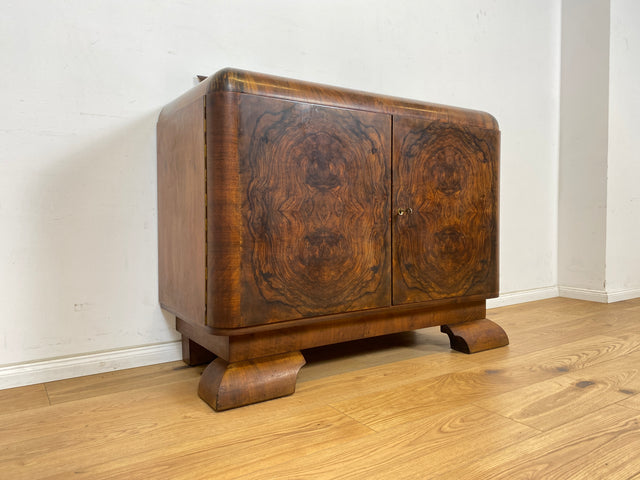 WMK Formschöne, geräumige und gut erhaltene 1930er Jahre Art Deco Anrichte aus vollem Holz mit wunderschönem Wurzelholz veredelt # Schrank Kommode Büfett Buffett Kredenz Theke Sideboard Antik Vintage