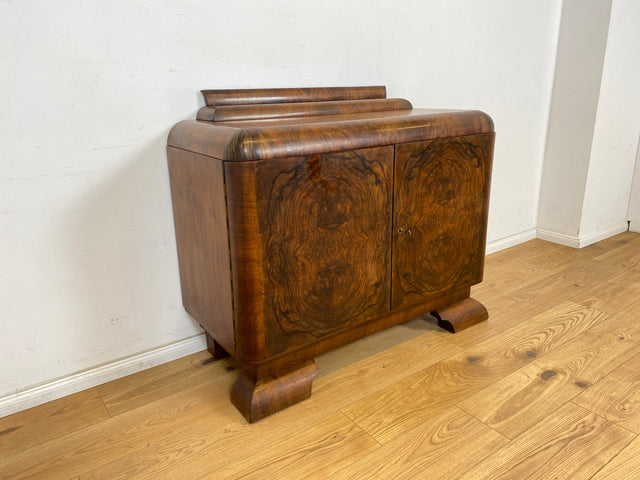 WMK Formschöne, geräumige und gut erhaltene 1930er Jahre Art Deco Anrichte aus vollem Holz mit wunderschönem Wurzelholz veredelt # Schrank Kommode Büfett Buffett Kredenz Theke Sideboard Antik Vintage