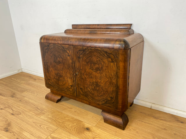 WMK Formschöne, geräumige und gut erhaltene 1930er Jahre Art Deco Anrichte aus vollem Holz mit wunderschönem Wurzelholz veredelt # Schrank Kommode Büfett Buffett Kredenz Theke Sideboard Antik Vintage