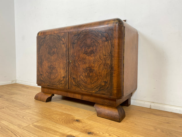 WMK Formschöne, geräumige und gut erhaltene 1930er Jahre Art Deco Anrichte aus vollem Holz mit wunderschönem Wurzelholz veredelt # Schrank Kommode Büfett Buffett Kredenz Theke Sideboard Antik Vintage