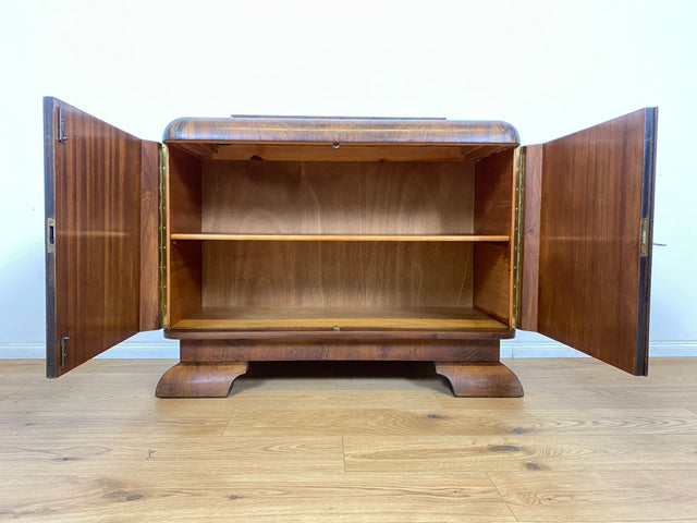 WMK Formschöne, geräumige und gut erhaltene 1930er Jahre Art Deco Anrichte aus vollem Holz mit wunderschönem Wurzelholz veredelt # Schrank Kommode Büfett Buffett Kredenz Theke Sideboard Antik Vintage