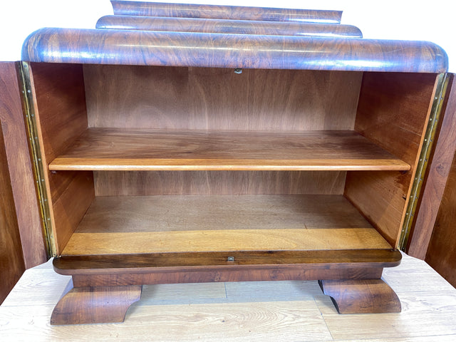 WMK Formschöne, geräumige und gut erhaltene 1930er Jahre Art Deco Anrichte aus vollem Holz mit wunderschönem Wurzelholz veredelt # Schrank Kommode Büfett Buffett Kredenz Theke Sideboard Antik Vintage