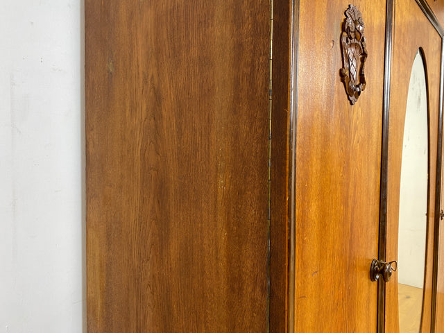 WMK Sehr imposanter und gut erhaltener antiker Kleiderschrank aus vollem Eichenholz mit Spiegeltür # Schrank Wäscheschrank Schlafzimmerschrank Dielenschrank Bauernschrank Wardrobe Vintage Jugendstil