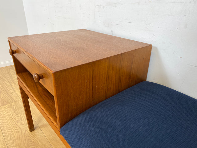 WMK Elegante und sehr gut erhaltene skandinavische Telefonbank in Teakholz mit Schublade & neuem Bezug # Bank Sitzbank Holzbank Beistelltisch Flurgarderobe Flurkommode Ablage Mid-Century Vintage Teak