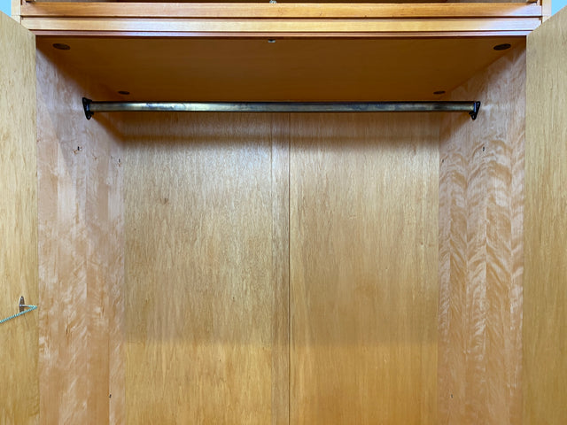 WMK # Raumaufhellender und geräumiger Mid-Century Kleiderschrank aus 1964 in Buche und Birke mit Aufsatz # Schrank Wäscheschrank Wardrobe Schlafzimmerschrank Aufsatzschrank DDR Vintage Retro 60er