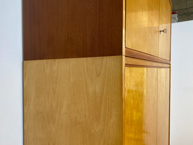 WMK # Raumaufhellender und geräumiger Mid-Century Kleiderschrank aus 1964 in Buche und Birke mit Aufsatz # Schrank Wäscheschrank Wardrobe Schlafzimmerschrank Aufsatzschrank DDR Vintage Retro 60er