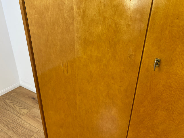 WMK # Raumaufhellender und geräumiger Mid-Century Kleiderschrank aus 1964 in Buche und Birke mit Aufsatz # Schrank Wäscheschrank Wardrobe Schlafzimmerschrank Aufsatzschrank DDR Vintage Retro 60er