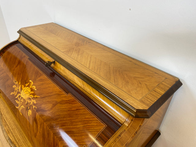 WMK # Vornehmer und gut erhaltener dänischer 60er Jahre Sekretär im Stil Louis XVI aus vollem Holz, mit feinen Intarsien # Sekretär Schreibschrank Schreibtisch Kommode Desk Barock Rokoko XV Vintage