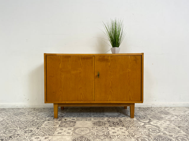 WMK Stilvolle jedoch etwas abgerockte Mid-Century Kommode 602/A aus 1968 in Senesche , ein Original von Franz Ehrlich für VEB Hellerau # Schrank Fernsehkommode TV-Lowboard Sideboard 60er DDR Vintage