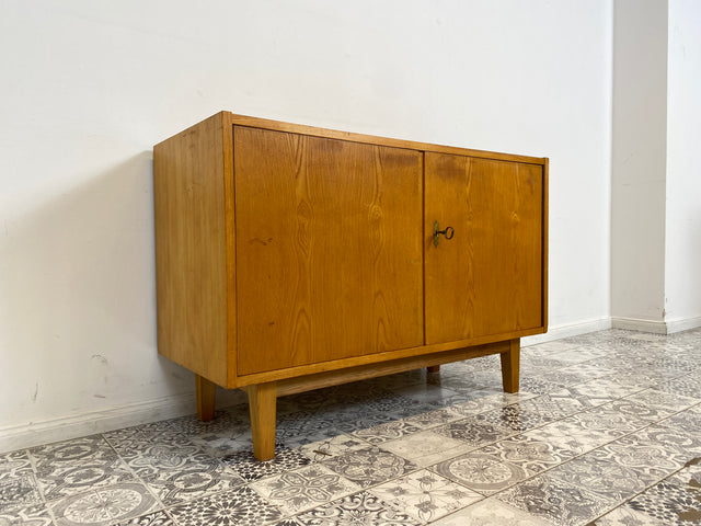 WMK Stilvolle jedoch etwas abgerockte Mid-Century Kommode 602/A aus 1968 in Senesche , ein Original von Franz Ehrlich für VEB Hellerau # Schrank Fernsehkommode TV-Lowboard Sideboard 60er DDR Vintage