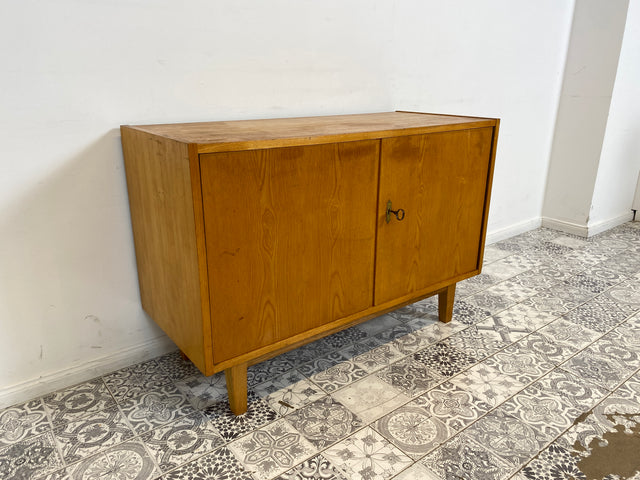 WMK Stilvolle jedoch etwas abgerockte Mid-Century Kommode 602/A aus 1968 in Senesche , ein Original von Franz Ehrlich für VEB Hellerau # Schrank Fernsehkommode TV-Lowboard Sideboard 60er DDR Vintage