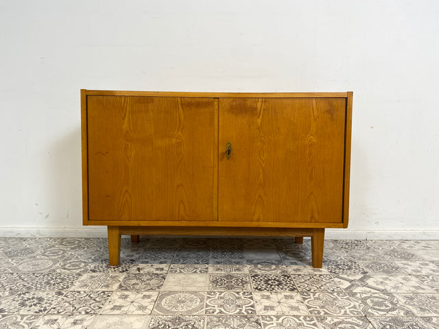 WMK Stilvolle jedoch etwas abgerockte Mid-Century Kommode 602/A aus 1968 in Senesche , ein Original von Franz Ehrlich für VEB Hellerau # Schrank Fernsehkommode TV-Lowboard Sideboard 60er DDR Vintage