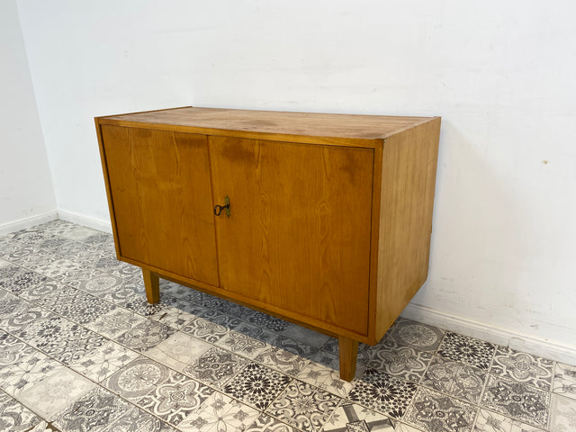 WMK Stilvolle jedoch etwas abgerockte Mid-Century Kommode 602/A aus 1968 in Senesche , ein Original von Franz Ehrlich für VEB Hellerau # Schrank Fernsehkommode TV-Lowboard Sideboard 60er DDR Vintage