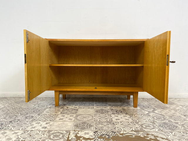 WMK Stilvolle jedoch etwas abgerockte Mid-Century Kommode 602/A aus 1968 in Senesche , ein Original von Franz Ehrlich für VEB Hellerau # Schrank Fernsehkommode TV-Lowboard Sideboard 60er DDR Vintage