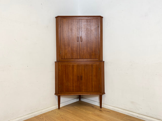 WMK Stilvoller & sehr gut erhaltener skandinavischer 60er Jahre Eckschrank in Teakholz mit verspiegeltem Barschrank # Eckkommode Highboard Schrank Bar Barkommode Danish Design Vintage Mid-Century Teak