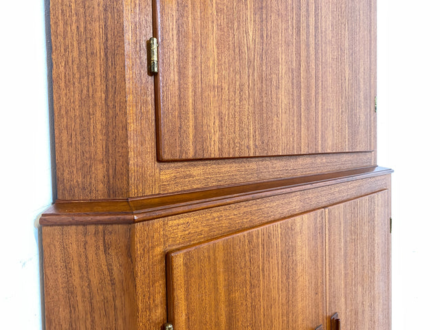 WMK Stilvoller & sehr gut erhaltener skandinavischer 60er Jahre Eckschrank in Teakholz mit verspiegeltem Barschrank # Eckkommode Highboard Schrank Bar Barkommode Danish Design Vintage Mid-Century Teak