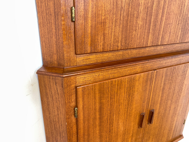 WMK Stilvoller & sehr gut erhaltener skandinavischer 60er Jahre Eckschrank in Teakholz mit verspiegeltem Barschrank # Eckkommode Highboard Schrank Bar Barkommode Danish Design Vintage Mid-Century Teak