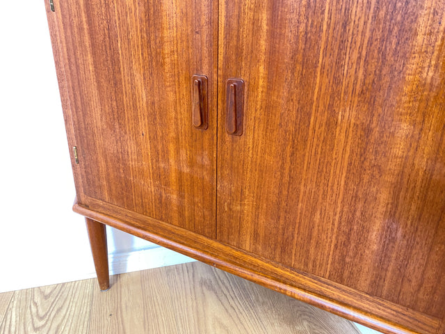 WMK Stilvoller & sehr gut erhaltener skandinavischer 60er Jahre Eckschrank in Teakholz mit verspiegeltem Barschrank # Eckkommode Highboard Schrank Bar Barkommode Danish Design Vintage Mid-Century Teak