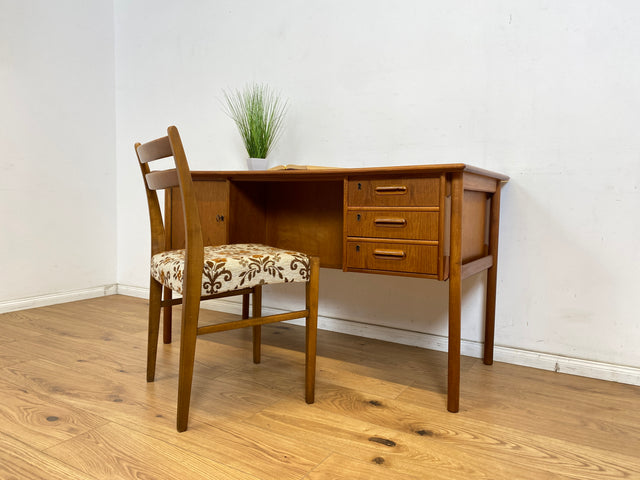 WMK Stilvoller und sehr gut erhaltener skandinavischer Schreibtisch in Teakholz , freistehend mit Regal und Fach an der Rückseite # Arbeitstisch Bürotisch Desk Danisch Design Mid-Century Vintage Teak