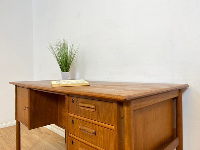 WMK Stilvoller und sehr gut erhaltener skandinavischer Schreibtisch in Teakholz , freistehend mit Regal und Fach an der Rückseite # Arbeitstisch Bürotisch Desk Danisch Design Mid-Century Vintage Teak