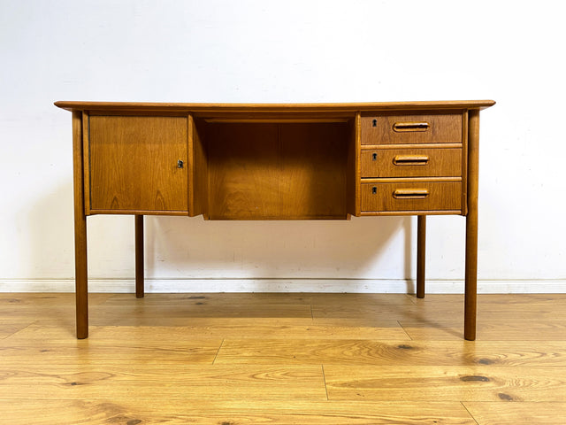 WMK Stilvoller und sehr gut erhaltener skandinavischer Schreibtisch in Teakholz , freistehend mit Regal und Fach an der Rückseite # Arbeitstisch Bürotisch Desk Danisch Design Mid-Century Vintage Teak