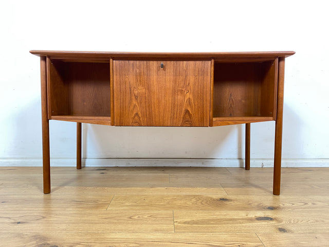 WMK Stilvoller und sehr gut erhaltener skandinavischer Schreibtisch in Teakholz , freistehend mit Regal und Fach an der Rückseite # Arbeitstisch Bürotisch Desk Danisch Design Mid-Century Vintage Teak